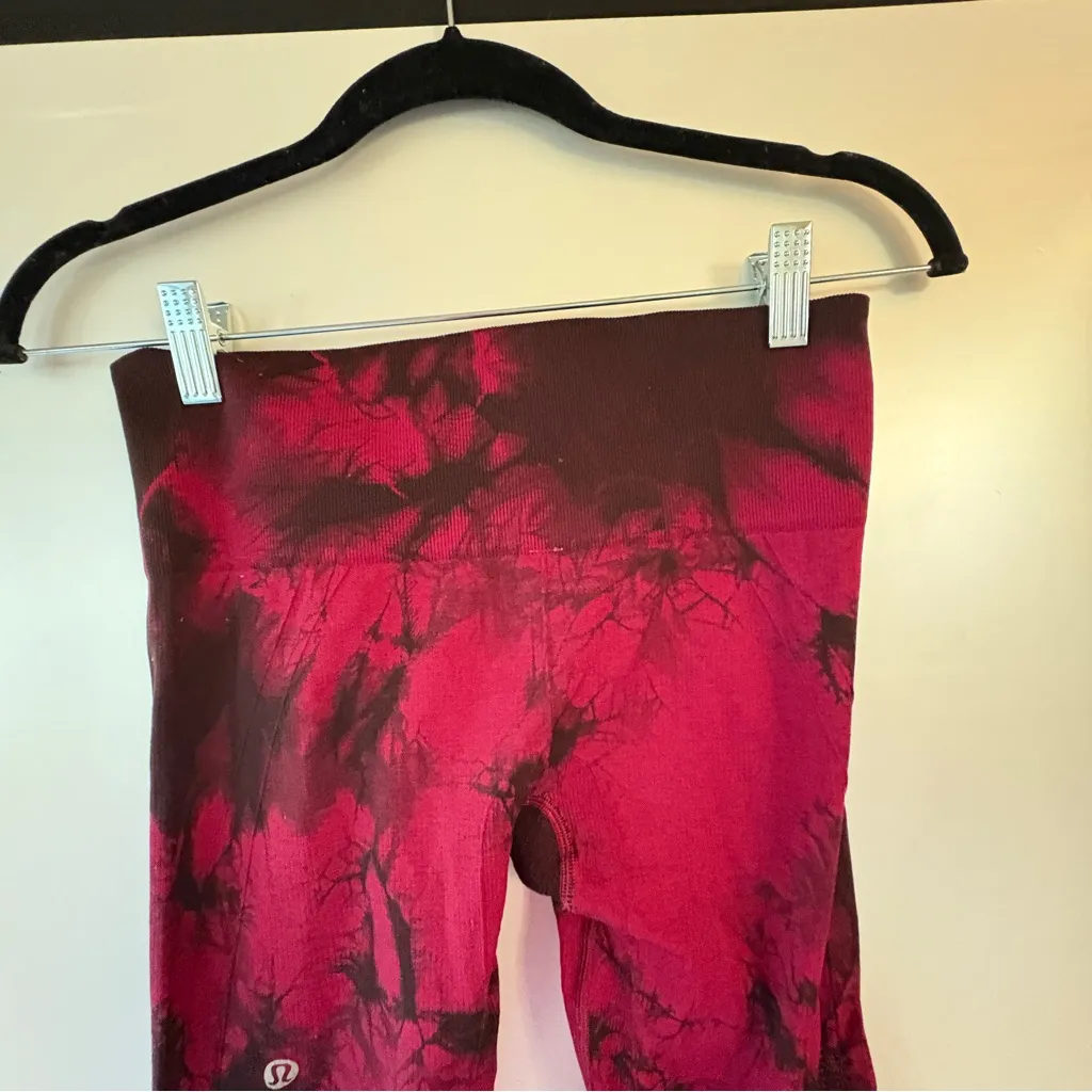 lululemon athletica  Burgundy black Tie-Dye Capri Leggings size 2 - Image 4