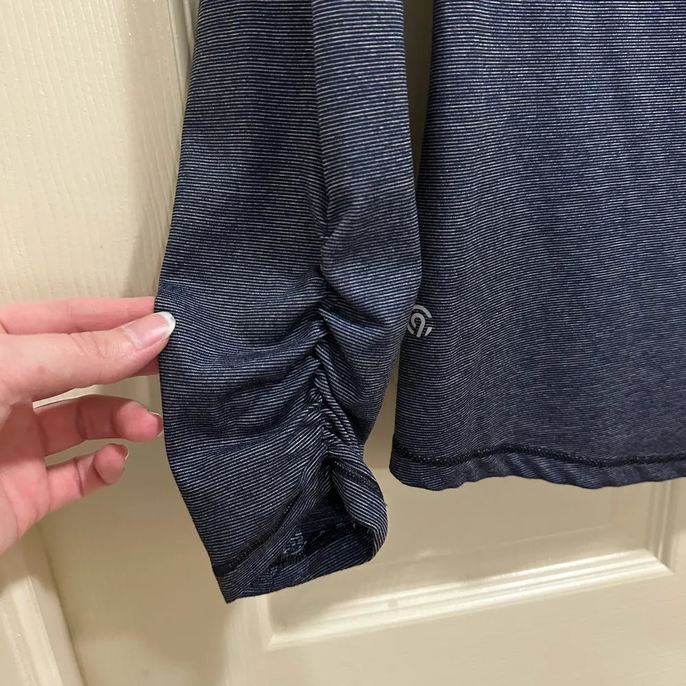 Champion long sleeve navy blue quarter zip size medium - Image 6