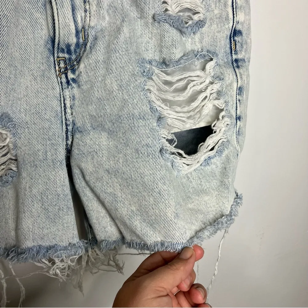 American Eagle Outfitters mom shorts‎ light wash destroyed dem women’s size 4 - Image 3