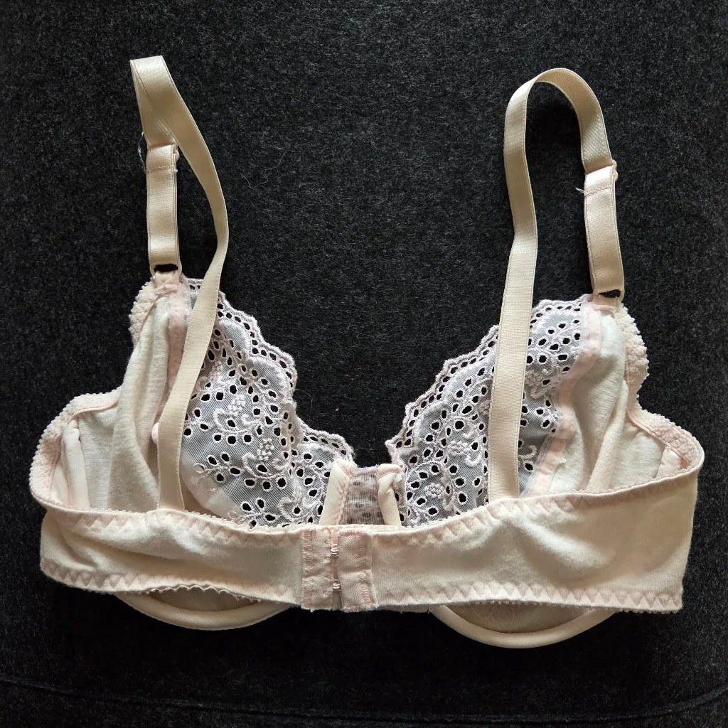 Olga Vintage 70s Eyelet Underwire Bra Pink Size undefined - Image 2