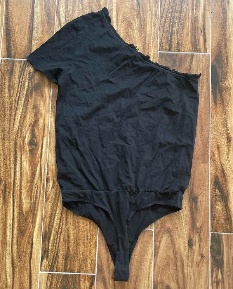 NWT n:philanthropy one shoulder ruffled black bodysuit size medium - Image 9