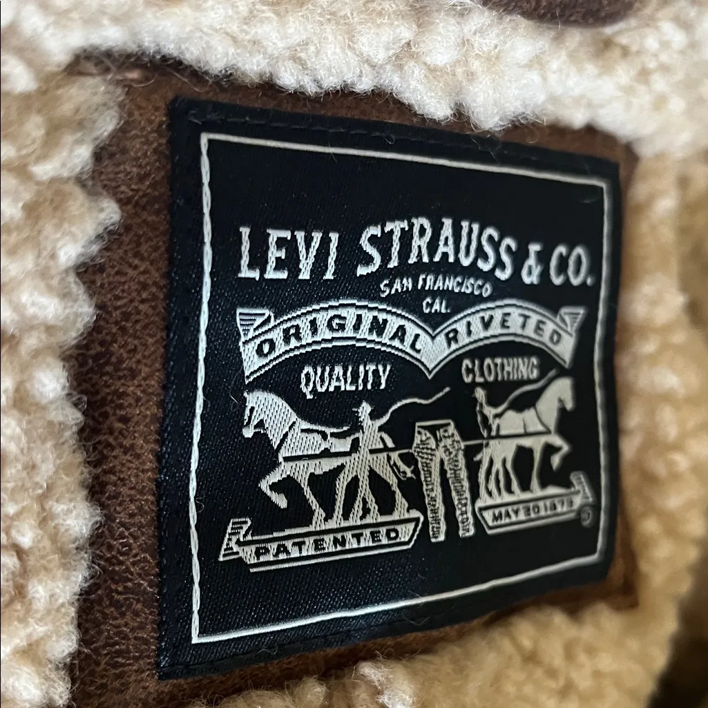 Levi's  Brown Teddy Jacket with Cream Accents - Image 8