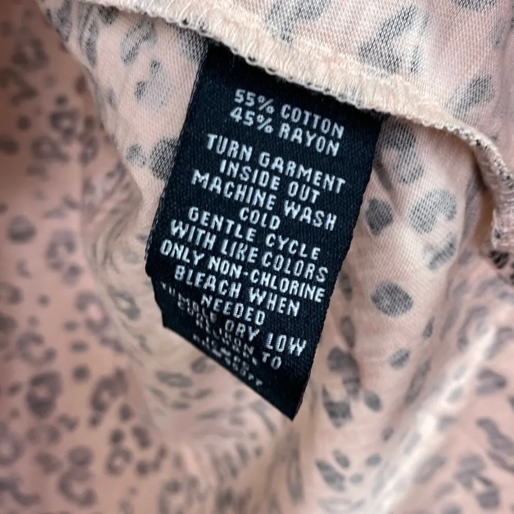 Sanctuary Pink Cheetah Print V-Neck Short Sleeve T-Shirt Women's Size Small NWOT - Image 6