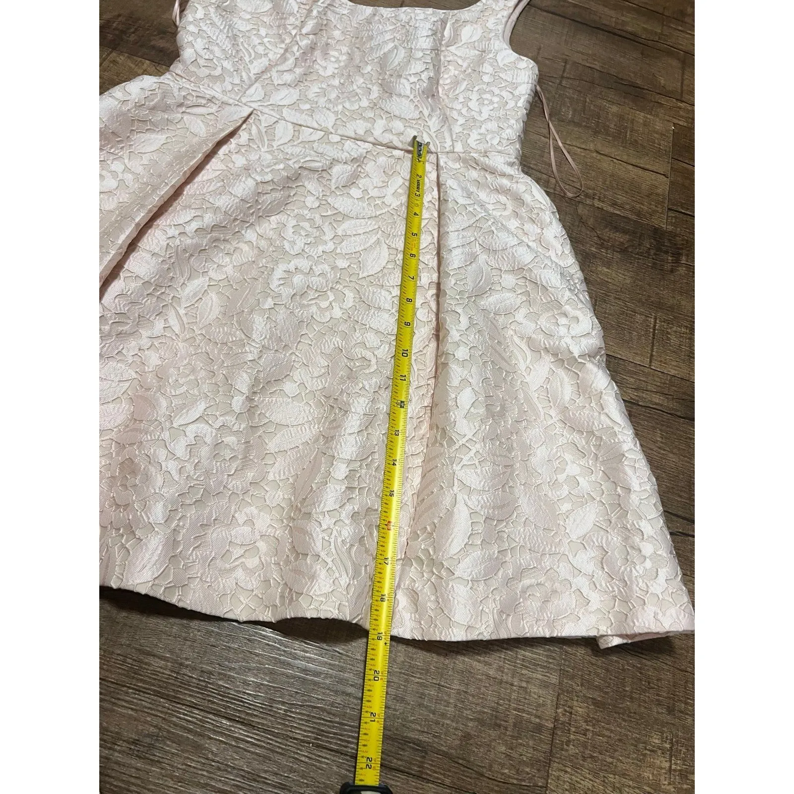 Halston blush pink lace floral jacquard pleated dress. - Image 6