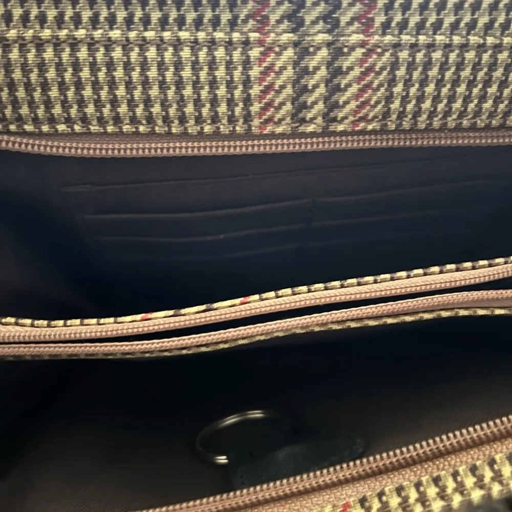 Liz Claiborne Plaid Cross Body/Shoulder Handbag Multi Pockets - Image 5