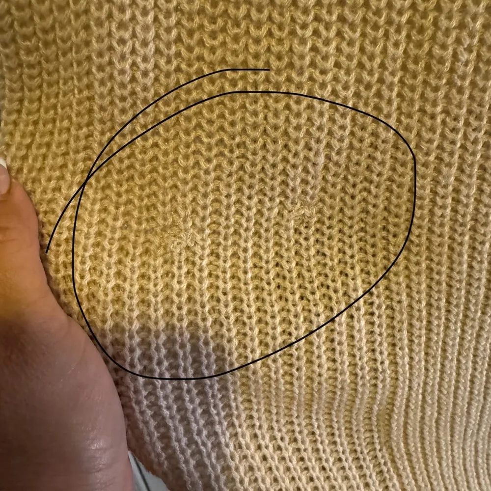 Sanctuary/ Anthropologie Cold Shoulder Sweater Size Medium. - Image 9