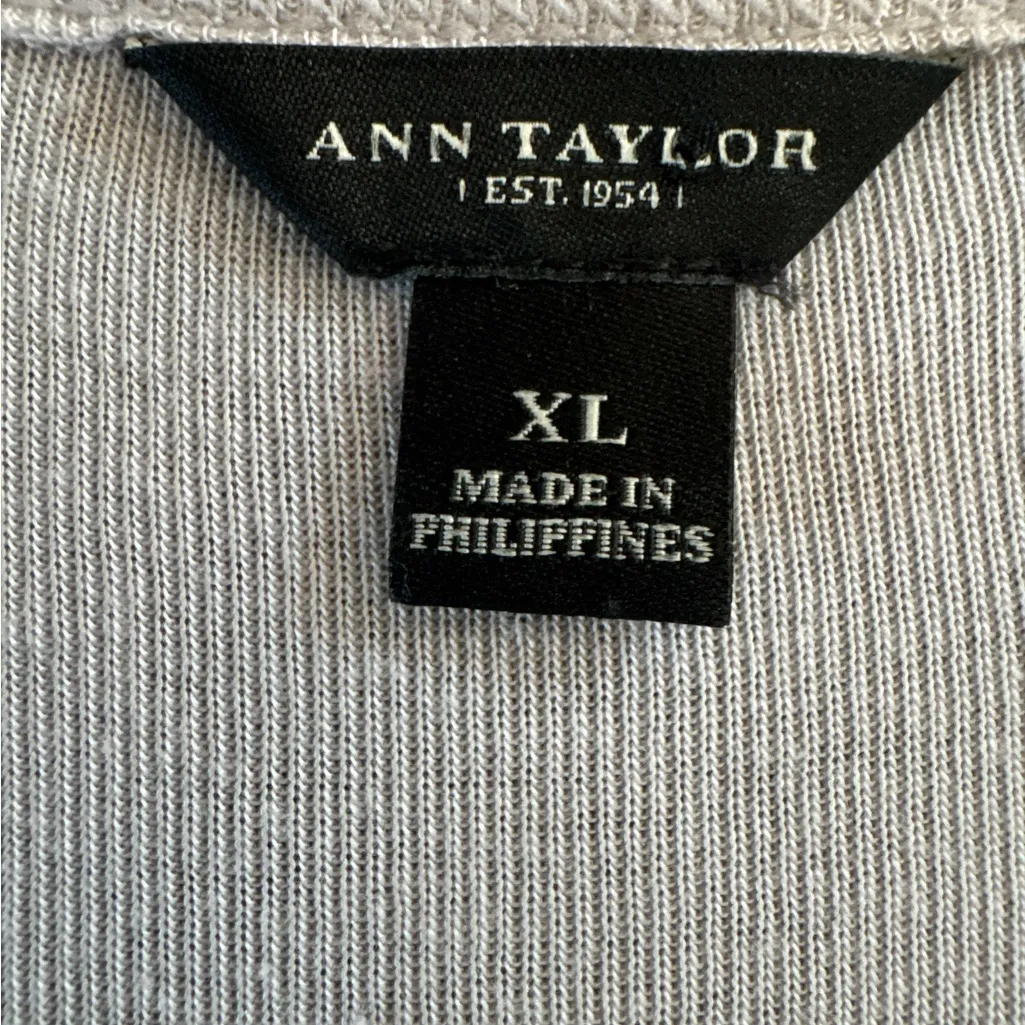 Anne‎ Taylor Soft Gray Sleevless Ruffle Front Tank - Image 6