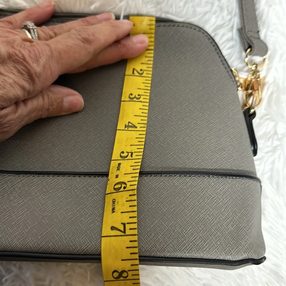 NWOT Elim & Paul Women’s crossbody Bag and Wallet set Gray - Image 8