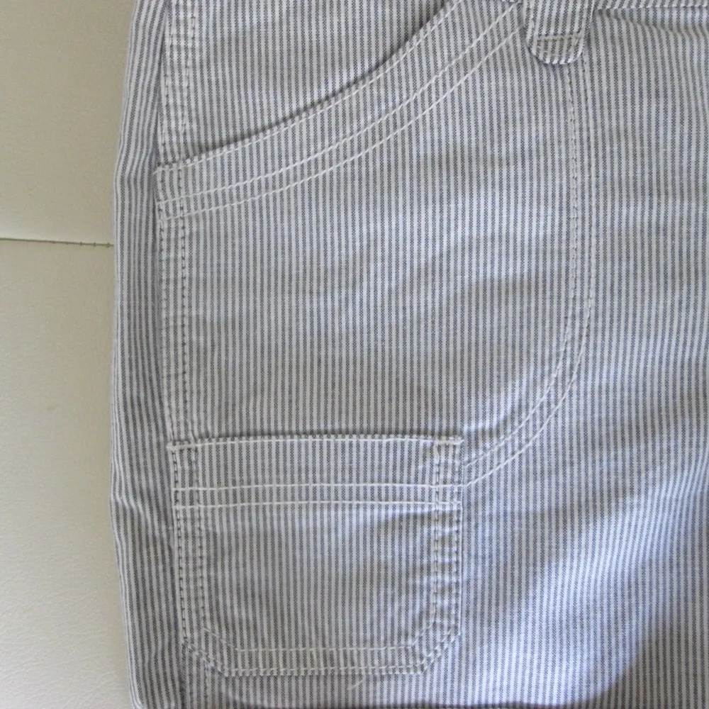 Levi's mid-rise cuffed shorts - NEW - Size 6 - Image 6