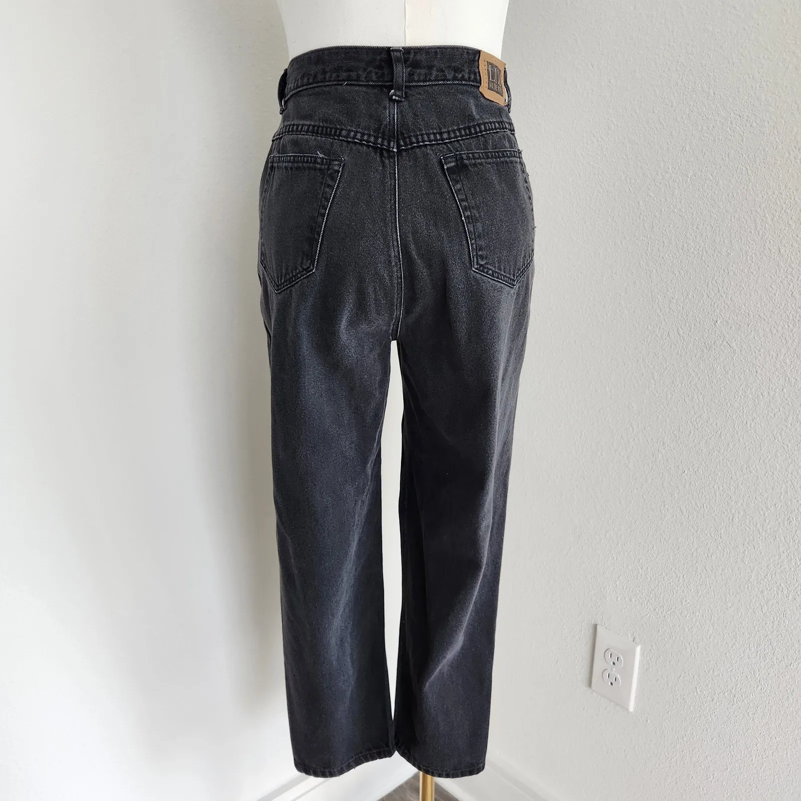 Vintage 90s Liz Claiborne Black Denim High Waisted Tapered Mom Jeans Short 8 - Image 6