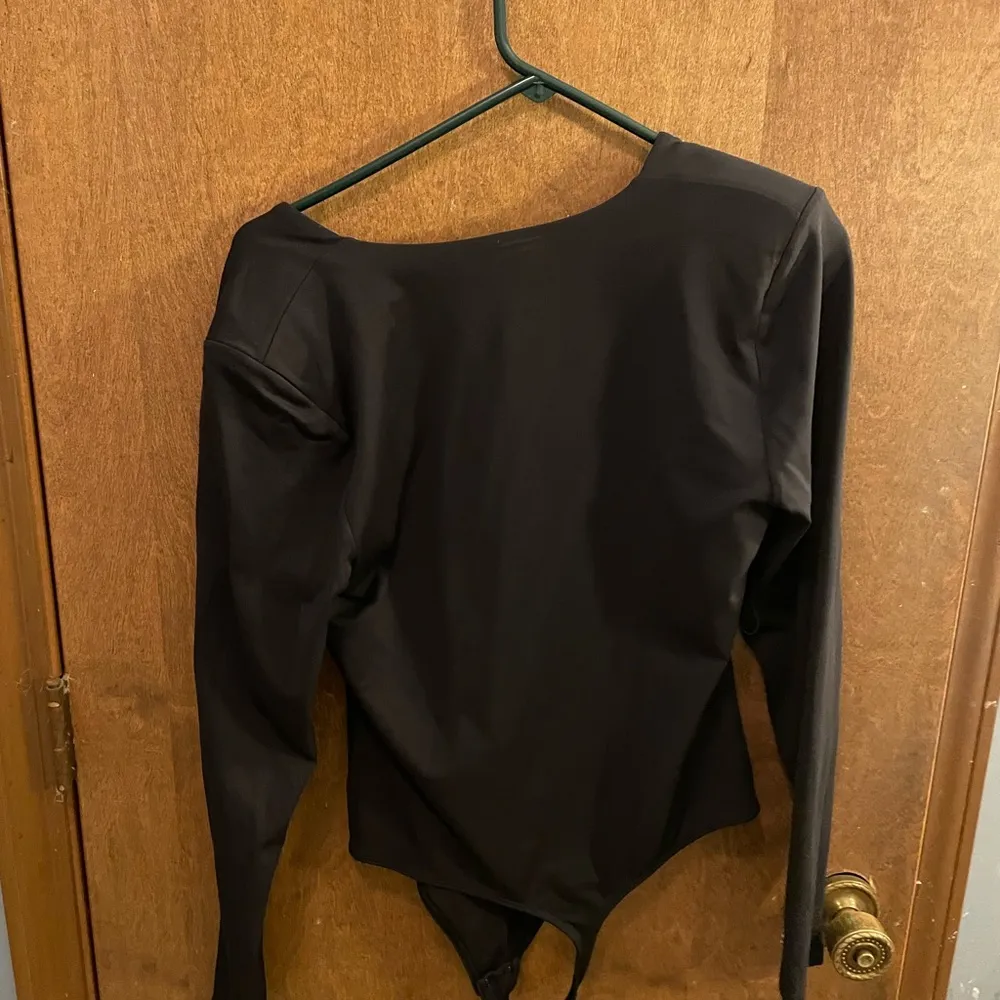 Aritzia Babaton Contour V-Neck long sleeve bodysuit XL NWOT - Image 5