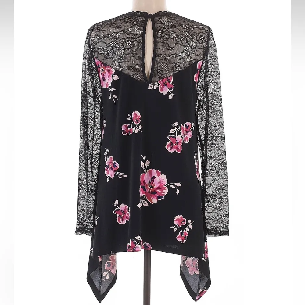 Torrid Knit Crepe Lace Sleeve Sharkbite Hem Top Asymmetrical Blouse Size 00 Med - Image 5