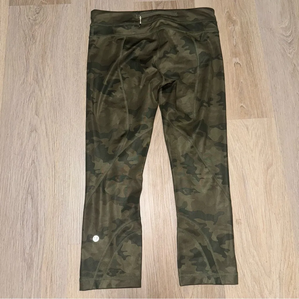 Lululemon Run Inspire Crop II *All Luxtreme Savasana Camo Fatigue Green - Size 6 - Image 4