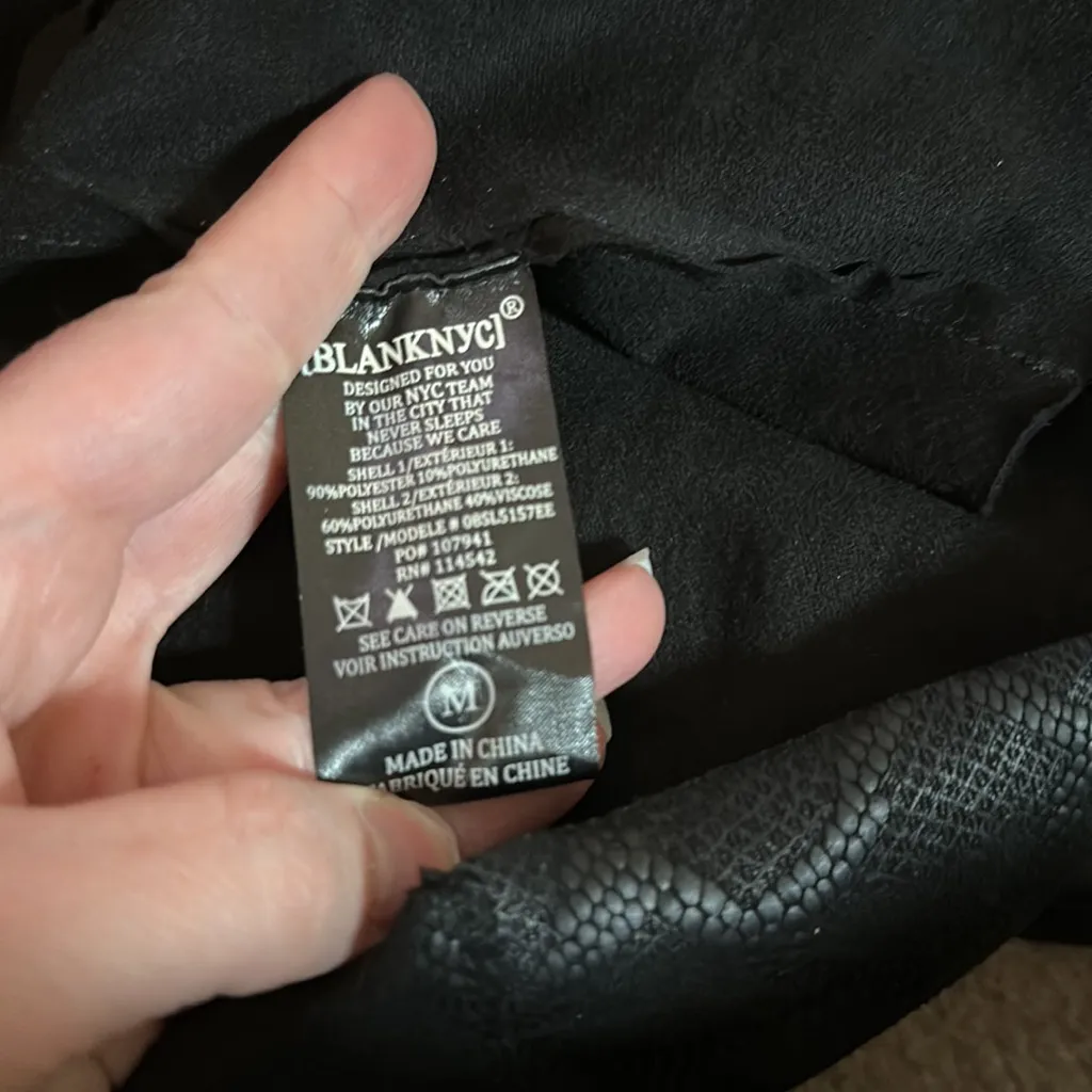 Blank NYC snakeskin faux leather moto jacket black size medium - Image 6