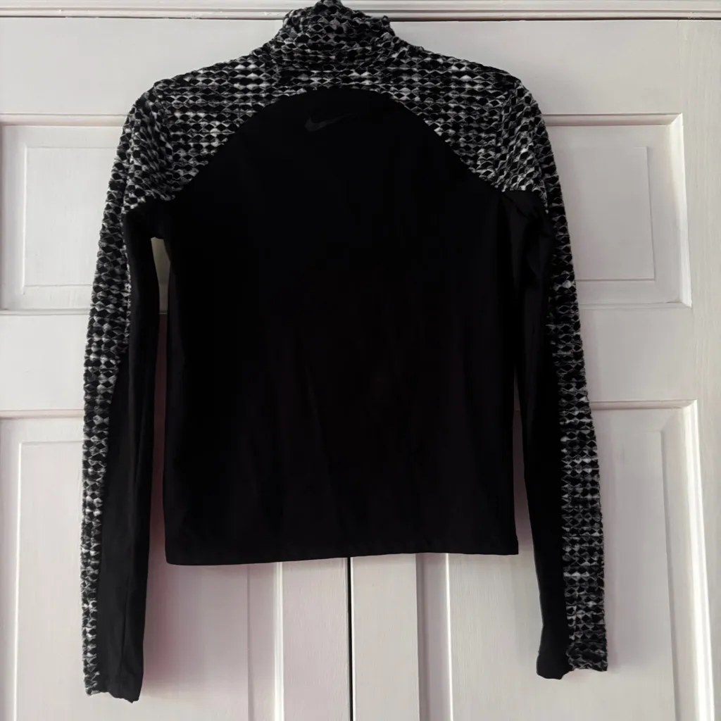 Nike Women's Black White‎ Cowl Turtleneck Neck Sweater Training Shirt Base Layer - Image 10