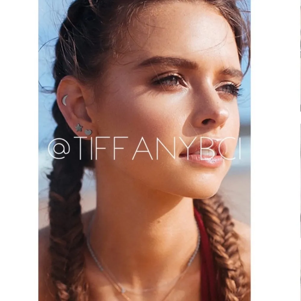 Black Stainless Steel Heart Barbell Earrings - Image 5