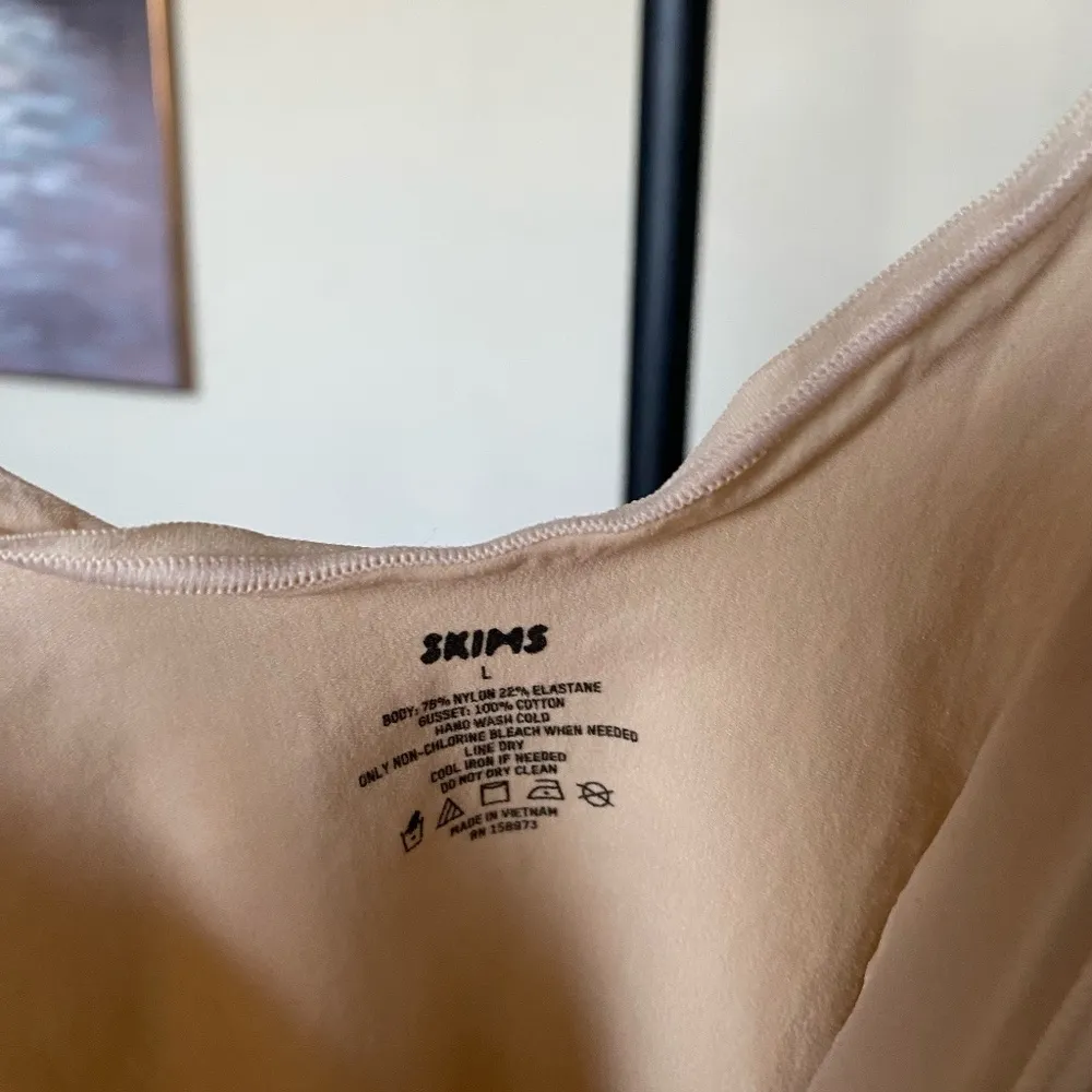 NWT Skims Everyday Sculpt Bodysuit Sand Size‎ L - Image 5