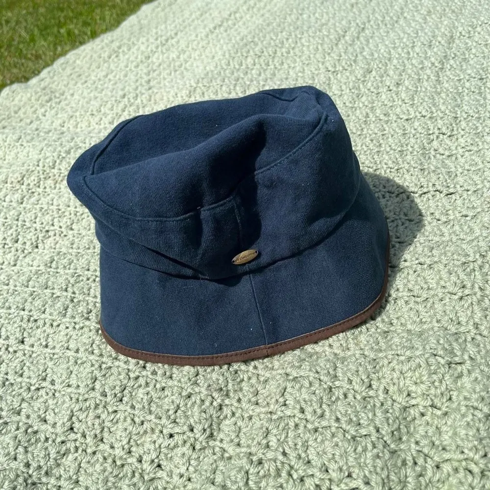 Y2k Liz Claiborne canvas navy blue bucket hat with brown trim cute stylish - Image 3