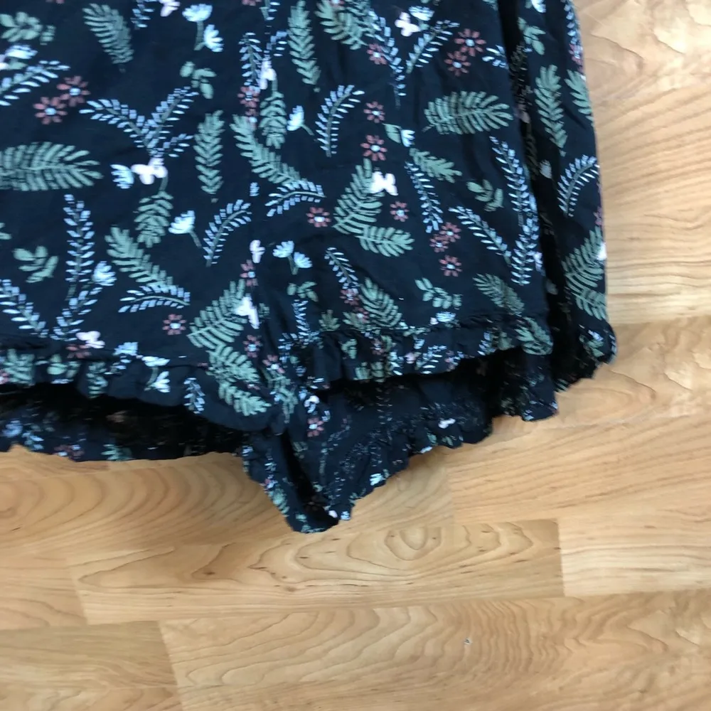 True Craft XS Romper with Bell sleeves and ruffles & Leaf & Floral Print - Image 4