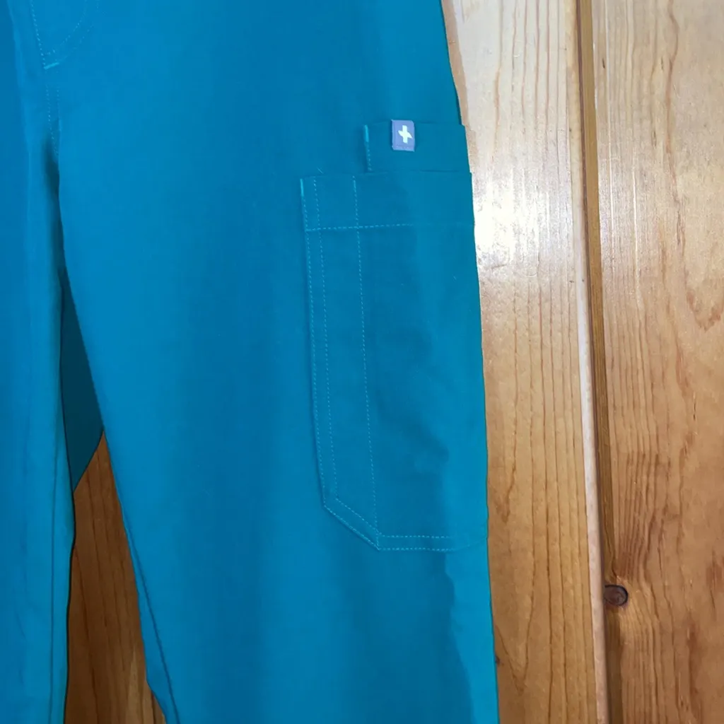 Hunter green fig Scrub Set Catarina top and Livingston pants limited edition - Image 7