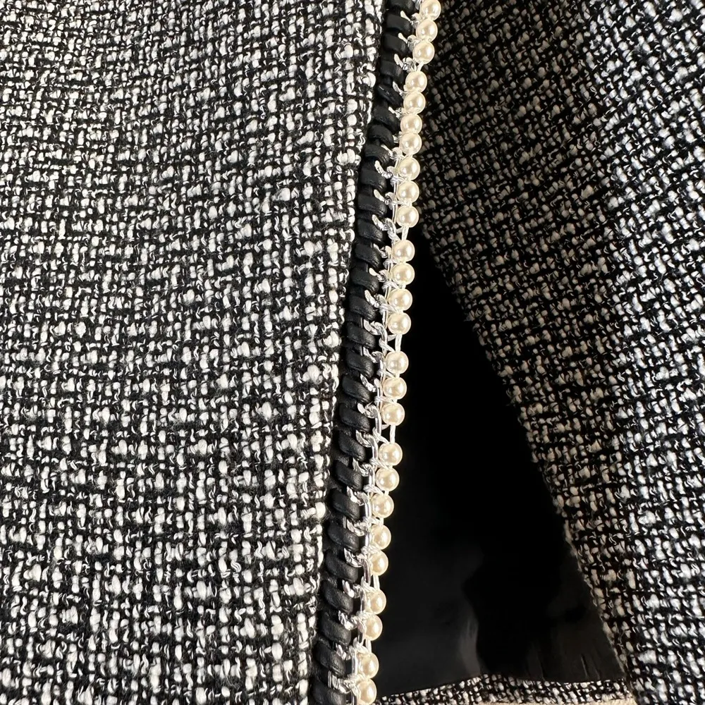 Karl Lagerfeld Tweed Pearl Blazer black & white Pockets size 8 - Image 8