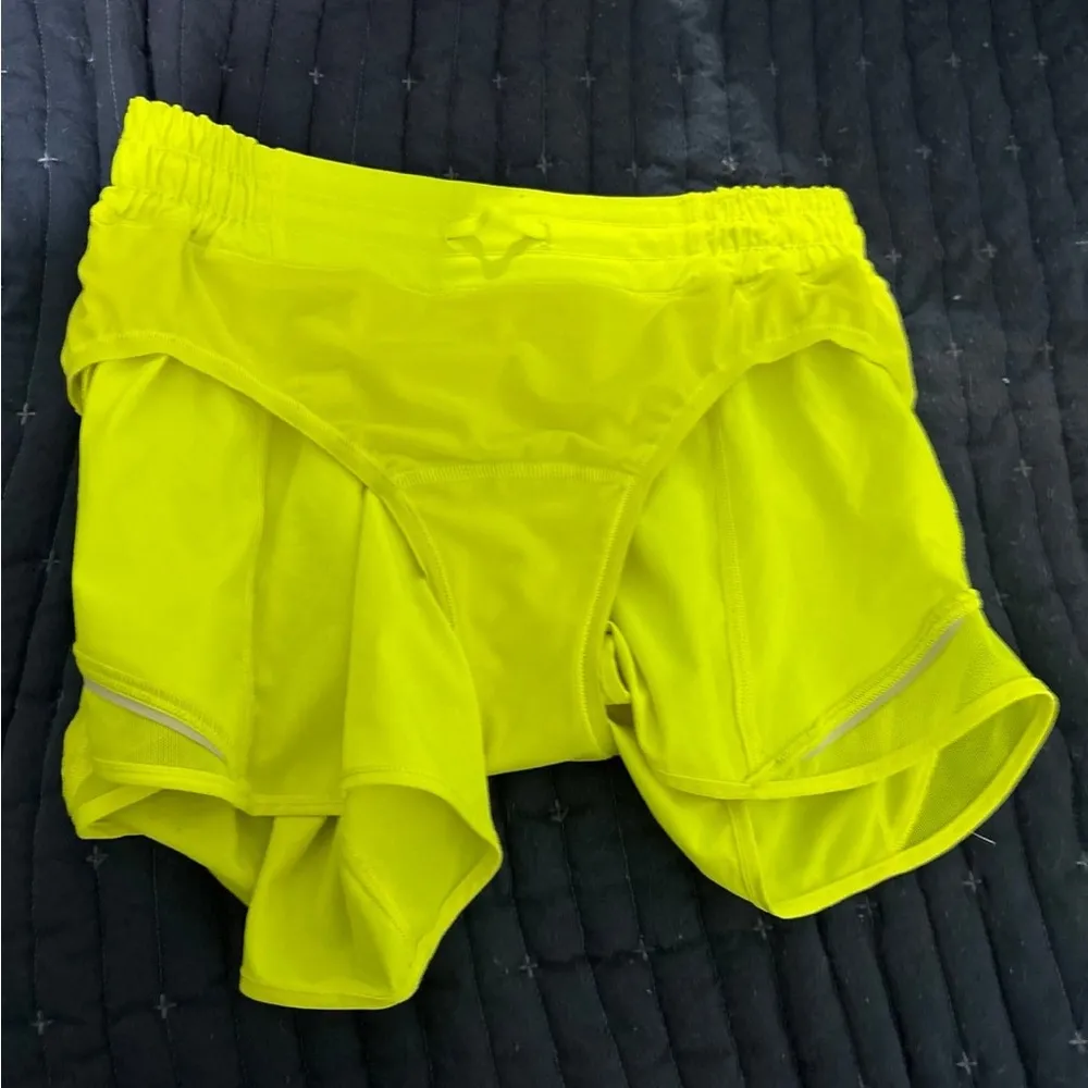 Lululemon Hotty Hot Short II *Long 4"
Highlight Yellow size 6 tall - Image 9