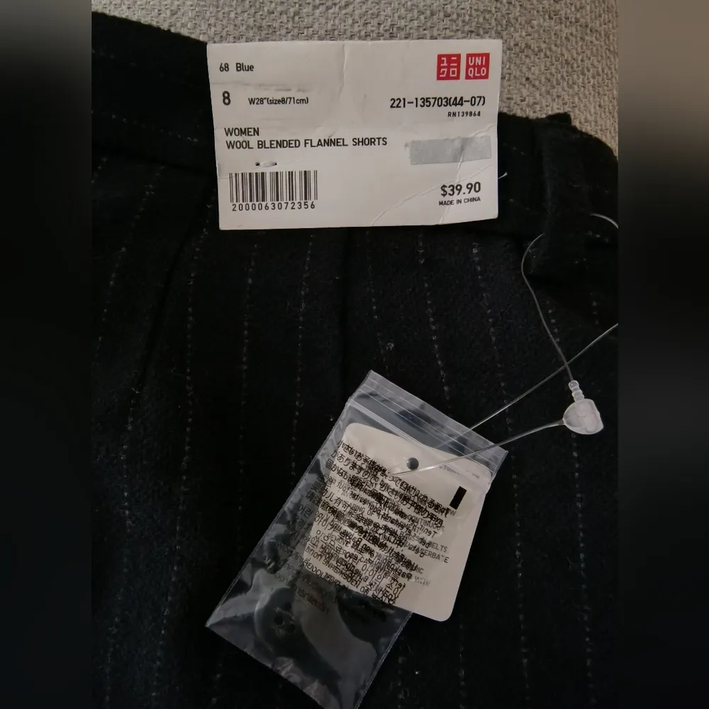 Uniqlo Women Navy Pinstripe Wool Blend Flannel 3.5" Shorts Size 8 - Image 3