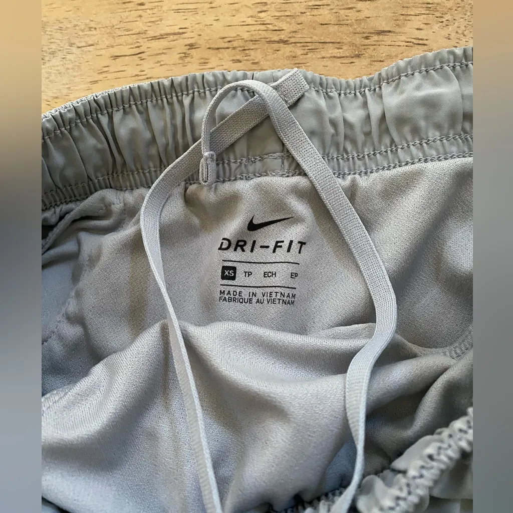 Nike Tempo‎ Women’s SZ XS Athletic Shorts in Wolf Gray - Image 7