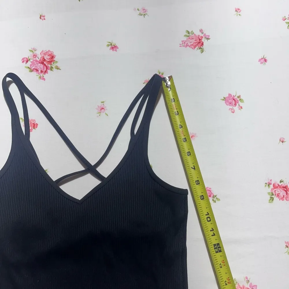 Women's Black Ribbed crisscross back tank top built in bra Size Medium - Image 12