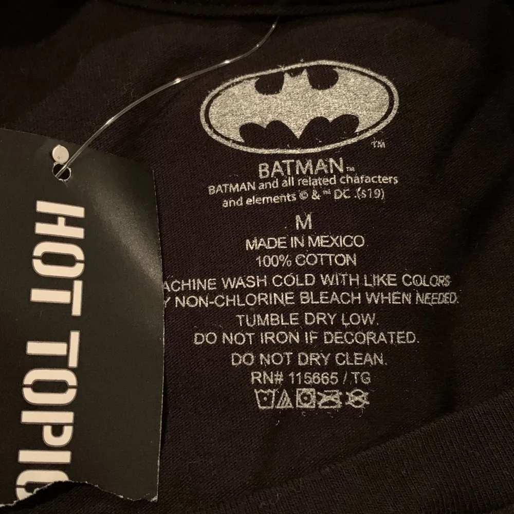 NWT Hot Topic Batman T-shirt M - Image 4