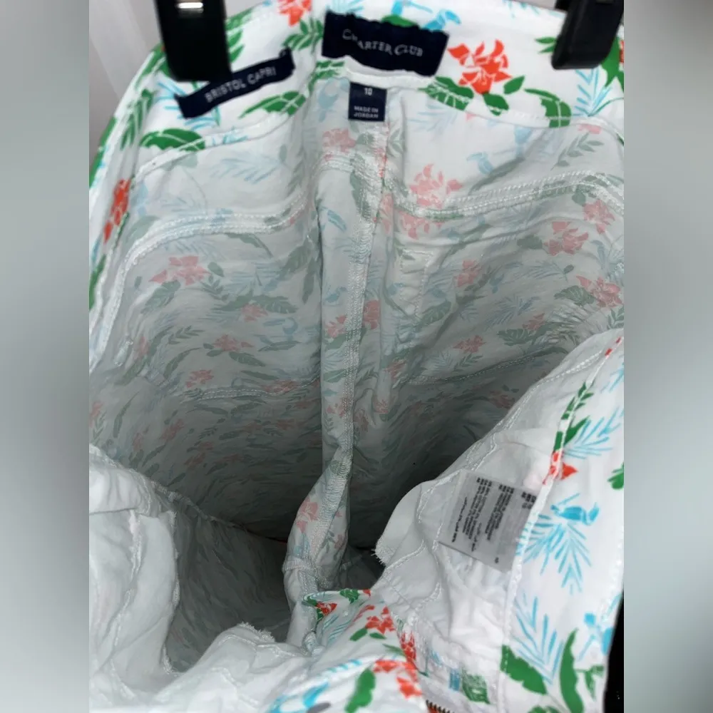 Charter Club Women's Petite Printed Bristol Capri Jeans White Tropical Toucan - Image 13