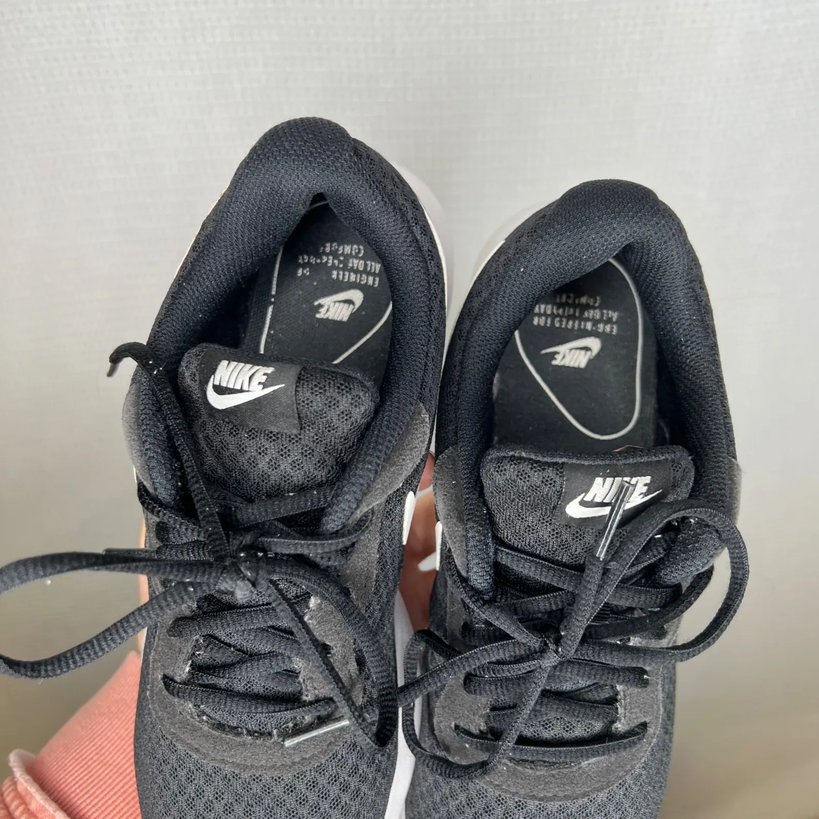 Nike Tanjun Women's Running Shoes Black White Size 7.5 Casual Sneakers - Image 6