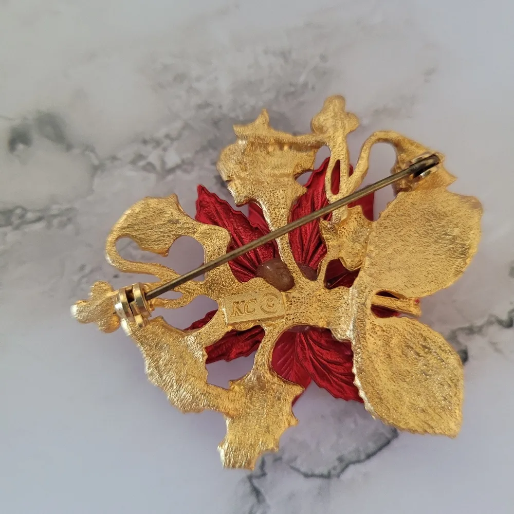 Vintage KC Stamped Gold Red Flower Plant Pin Poinsettia Costume Jewelry - Image 4