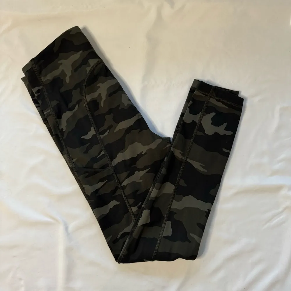 Athleta Ultimate 7/8 Tight Green Camo Leggings Size XS Gym Active Stash Pocket - Image 8