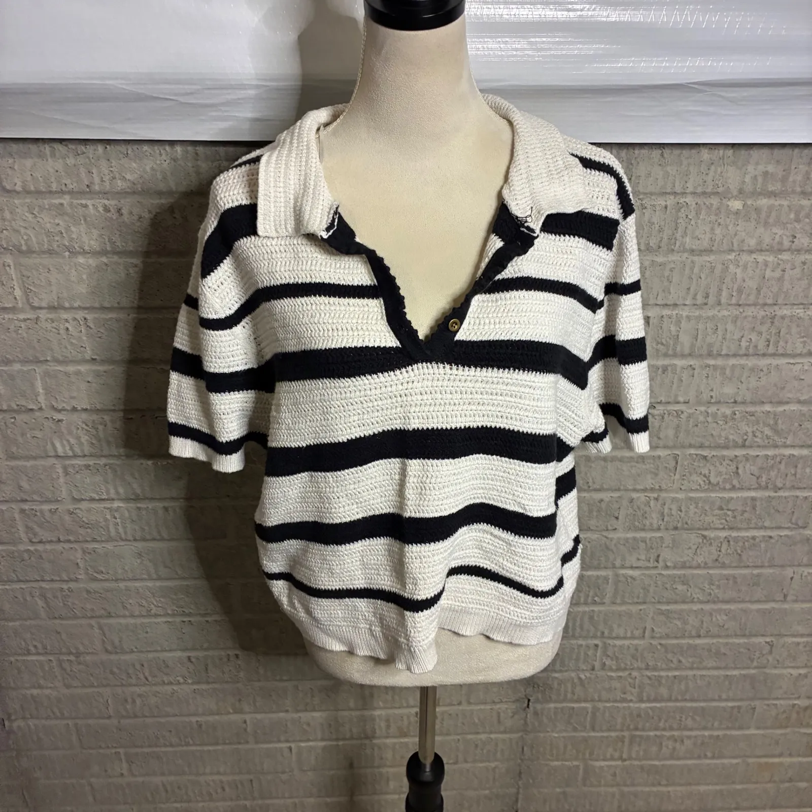 Universal Thread Crochet Striped Knit Polo Shirt XXL Black White Short Sleeve - Image 2