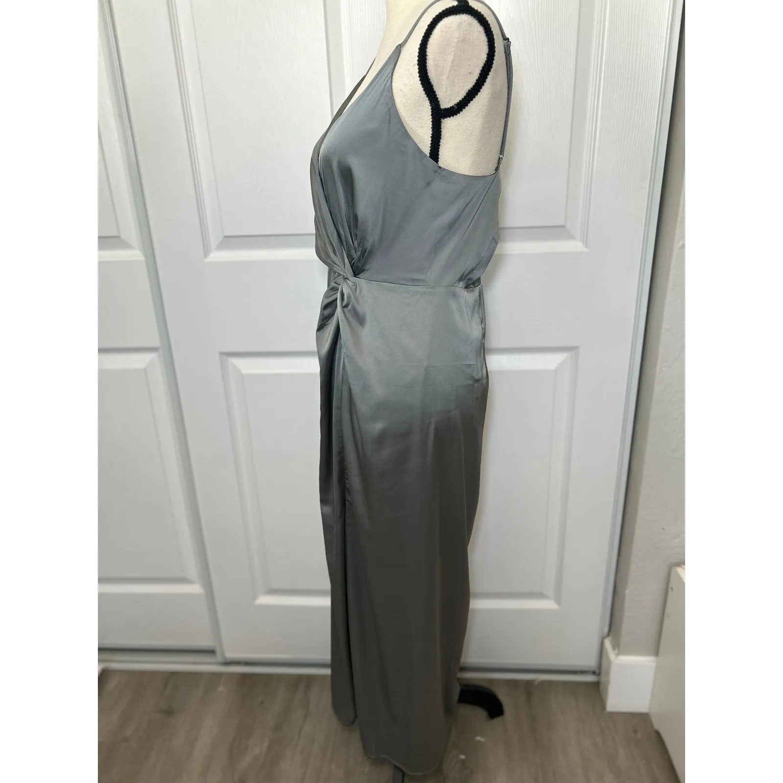 ASTR Gray Satin Maxi Dress Sleeveless Twist Front Formal Occasion Party‎ Medium - Image 3