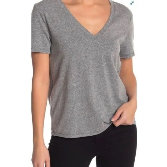NWT BP Grey V-Neck Short Sleeve Top - Small - Image 11