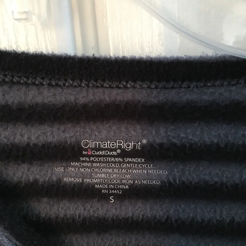 FINAL MARKDOWN Ladies cuddl duds striped top small - Image 3