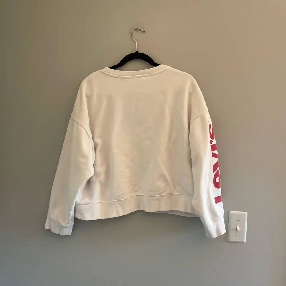 Levi's oversized sweatshirt with arm logo size medium - Image 5