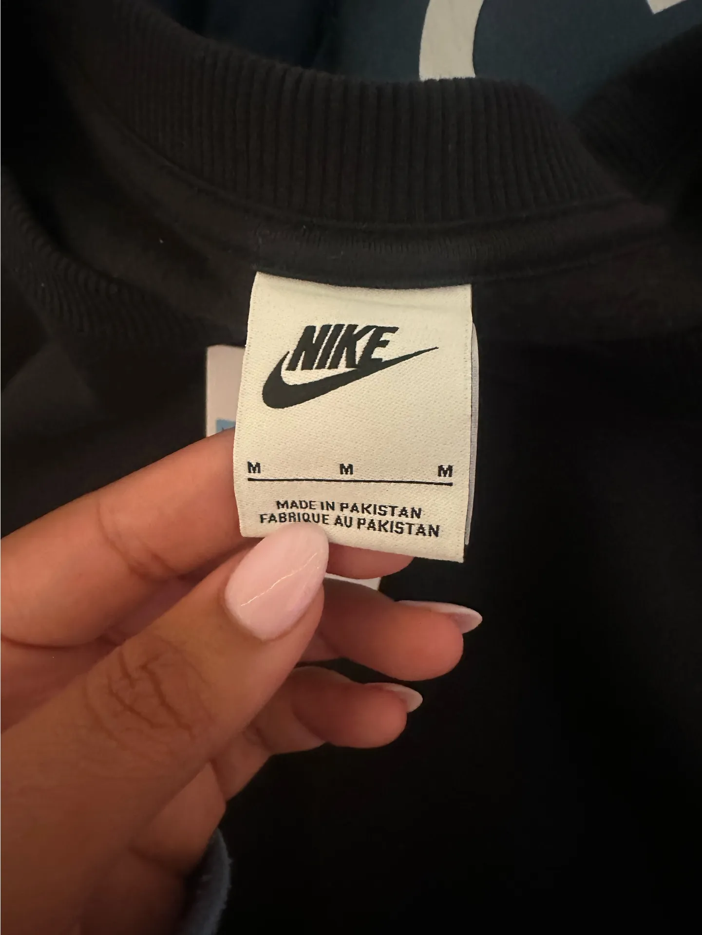 Cropped Nike Sweatshirt Women’s Medium - Image 2