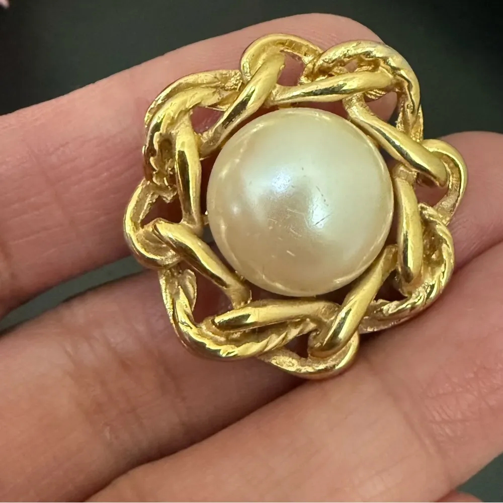 Vintage GIVENCHY Signed Gold Tone Rope Faux Pearl Center Clip On Earrings 17g. - Image 8