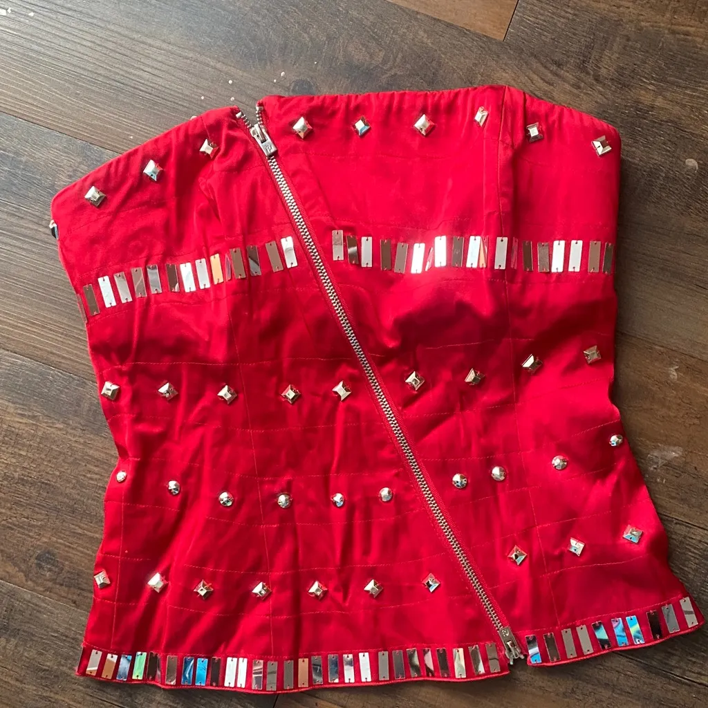 Y2K bebe Red Strapless Top with Metallic Accents - Image 6