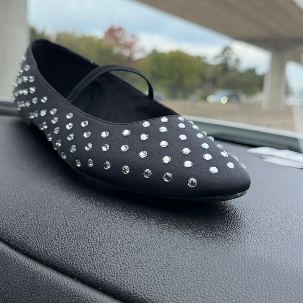 Old Navy Women's Black Studded Flats - Image 3