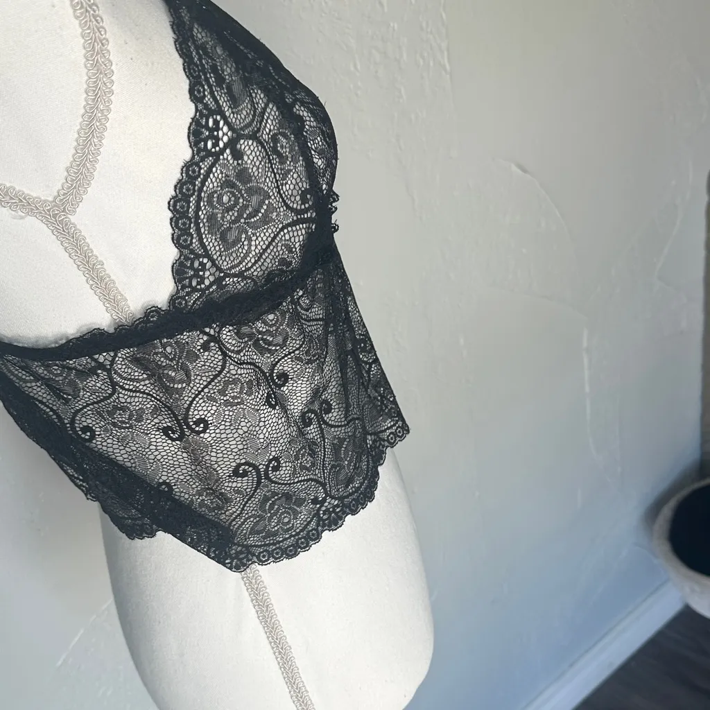 Chic Black Lace Bralette - Image 3