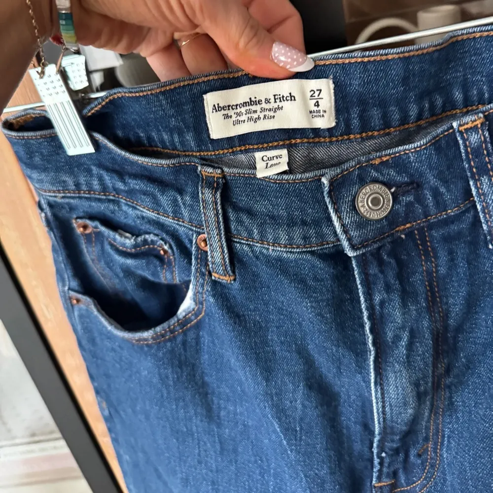 Abercrombie Curve Love Jeans 90s slim straight ultra high rise medium wash raw - Image 8
