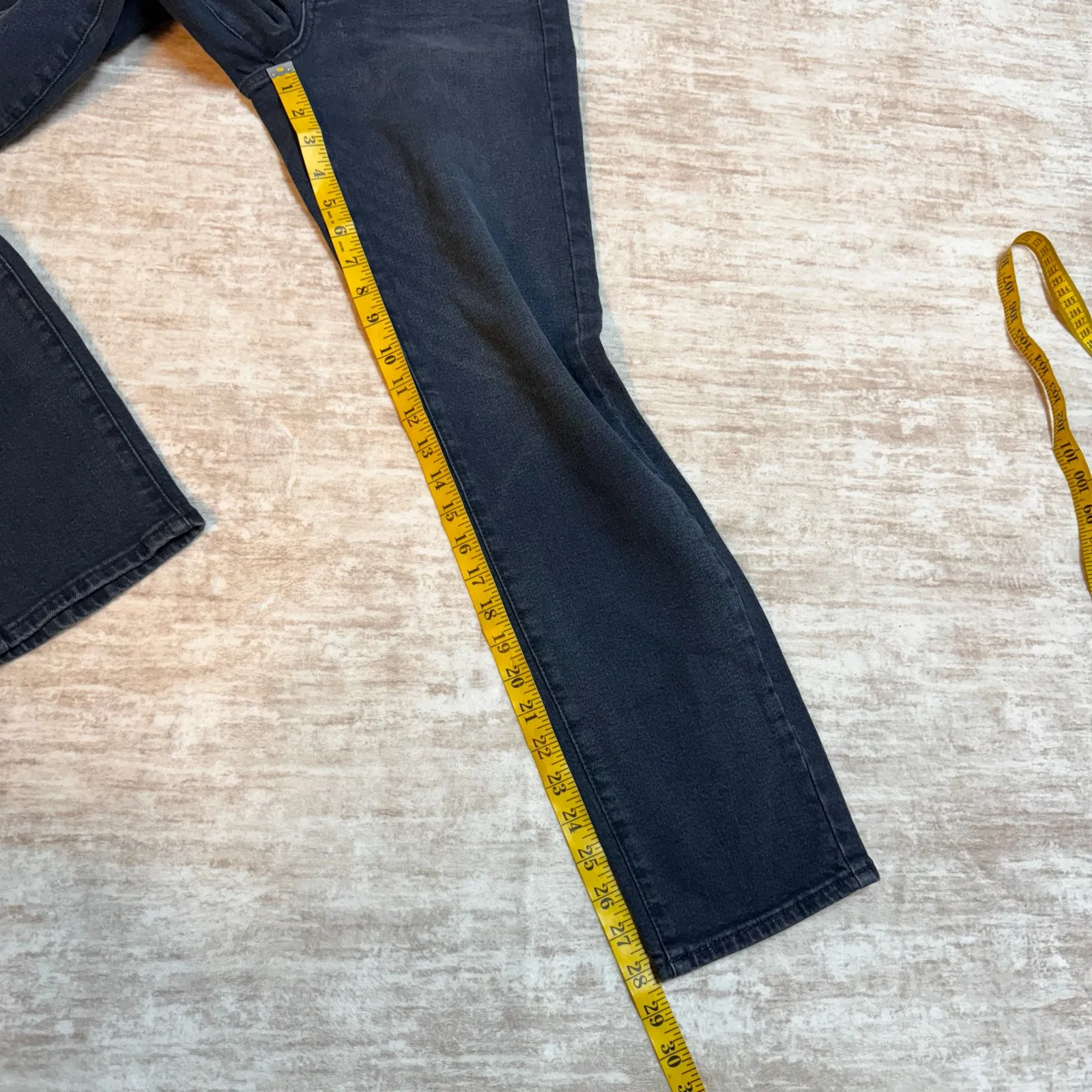 Universal Thread Women’s 4 Mid Rise 80s Slim Blue Dark Wash Jeans Denim Slim Leg - Image 4