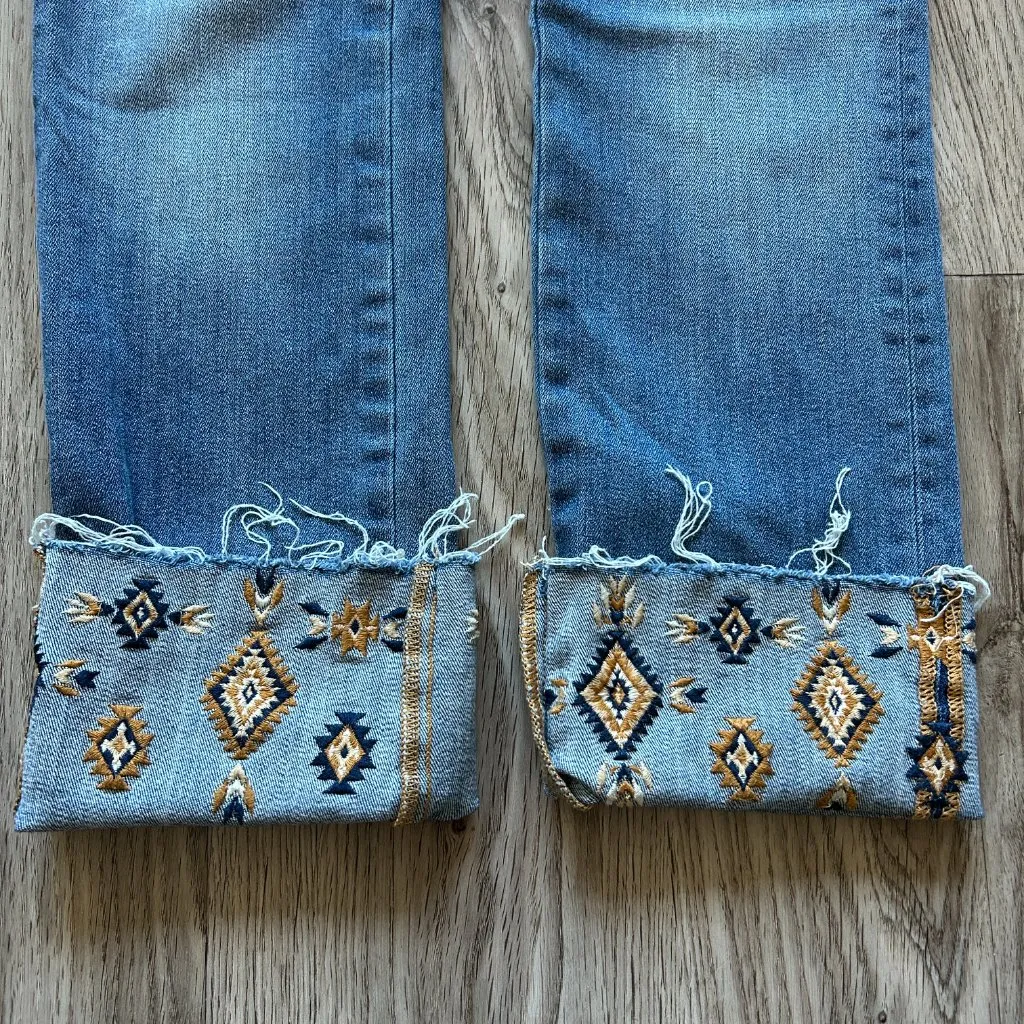 Driftwood Medium Wash Colette Aztec Embroidered Cuffed Bootcut Jeans Size 28 - Image 9