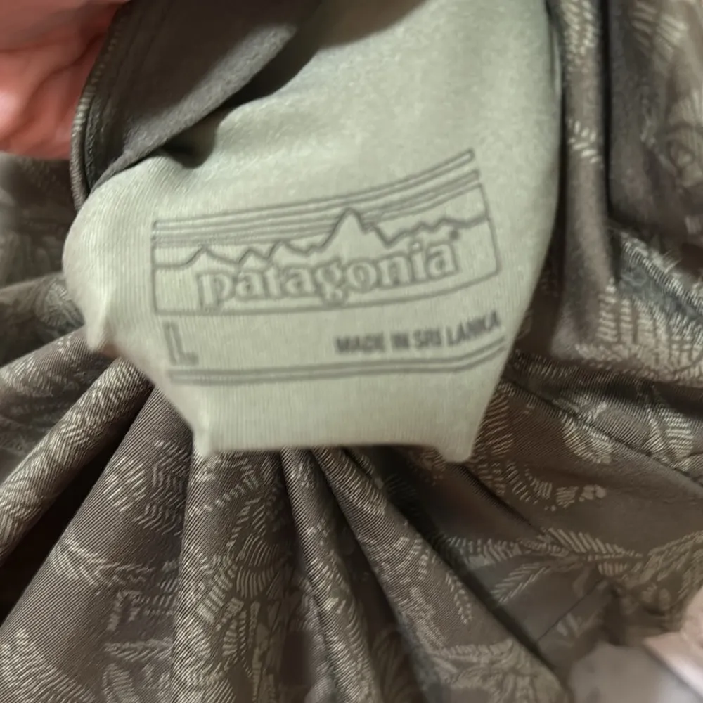 Patagonia olive leaf knit athletic crossback woman dress size Large padded bra - Image 5