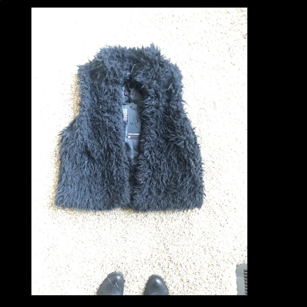 NWT Urban republic collection faux fur vest Sz L - Image 2
