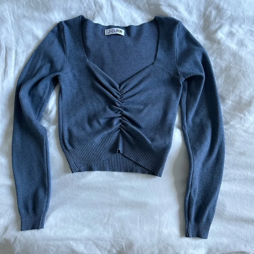 Ruched Long Sleeve Blue Crop Sweater - Image 3